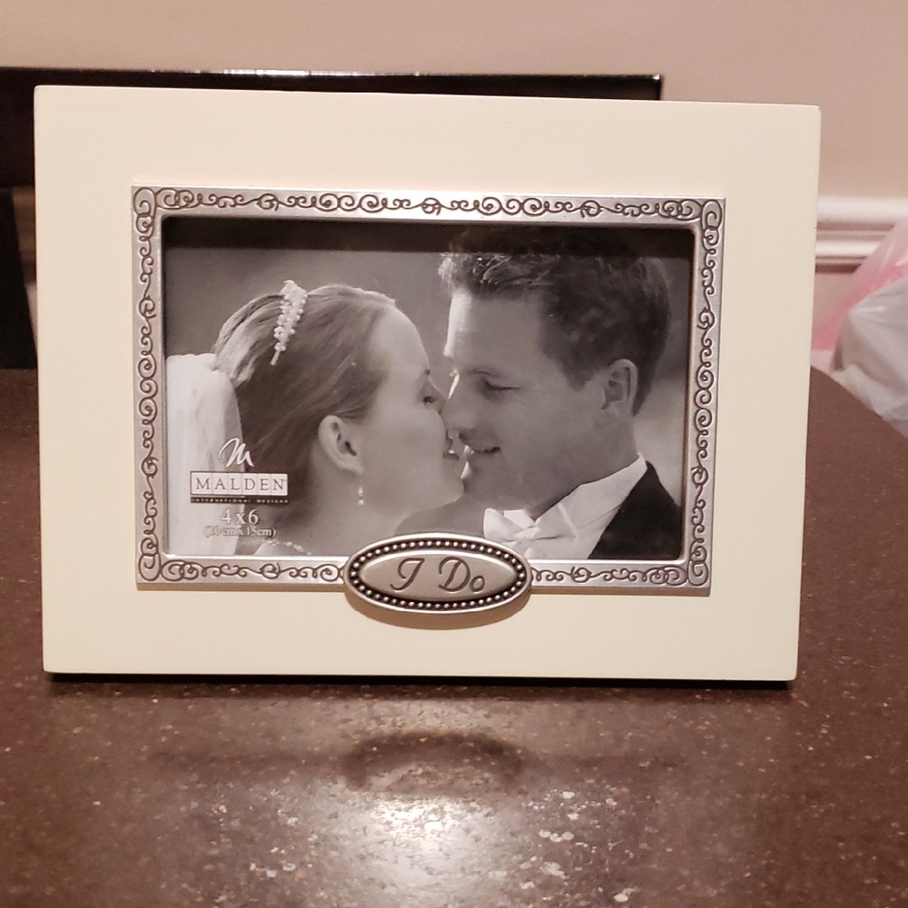 4" X 6" Malden Picture Frame.